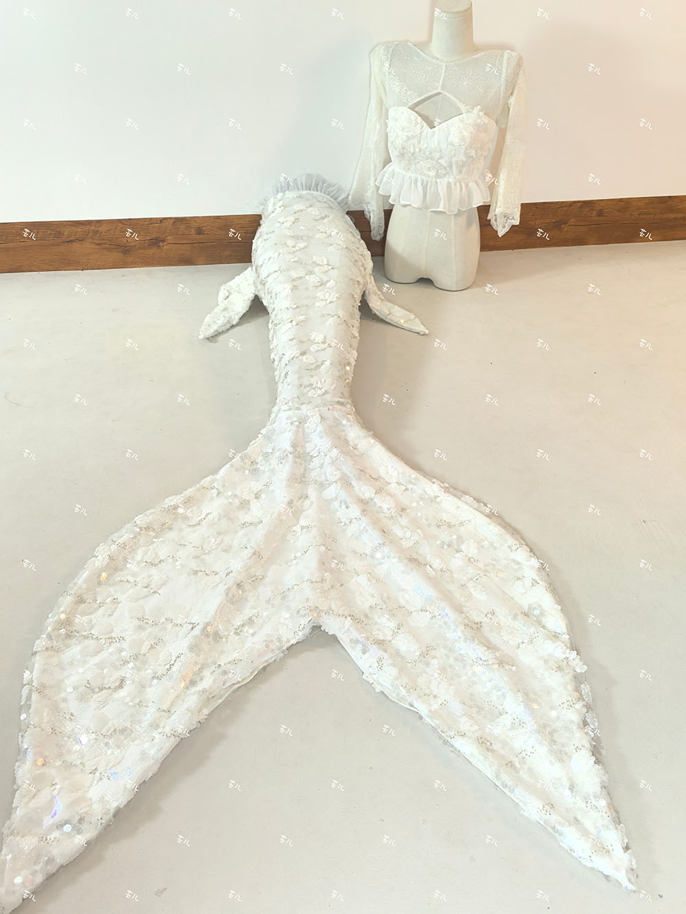 Aquarium Fish Bowl - New Sequined Mermaid Big Tail Tailored